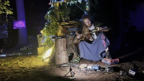 Музыкант-мультиинструменталист Boris Nowhere — видео выступления