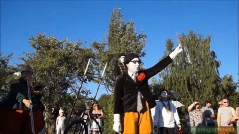 Театр на ходулях «Высокие Братья» — видео выступления