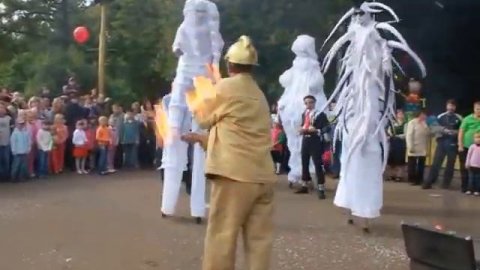 Театр на ходулях «Высокие Братья» — видео выступления