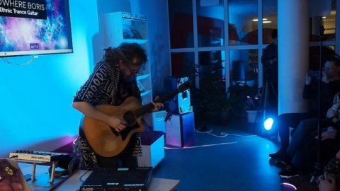 Музыкант-мультиинструменталист Boris Nowhere — видео выступления