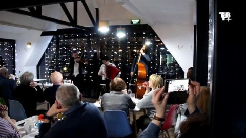 Группа «Les Cornichons» — видео выступления