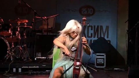 Электровиолончелистка Софи — видео выступления