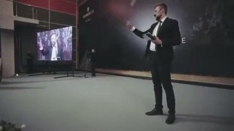 Ведущий Евгений Карпов — видео выступления