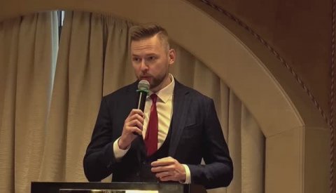 Ведущий Евгений Карпов — видео выступления