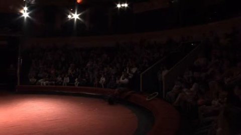 Жонглёр Руслан Шамшадинов — видео выступления
